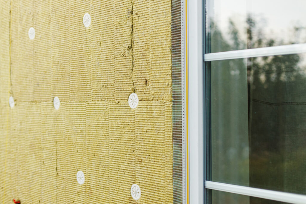 Facade insulation with mineral wool, thermal improvement and ene